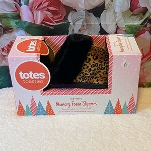 Totes Toasties Leopard Print Slippers